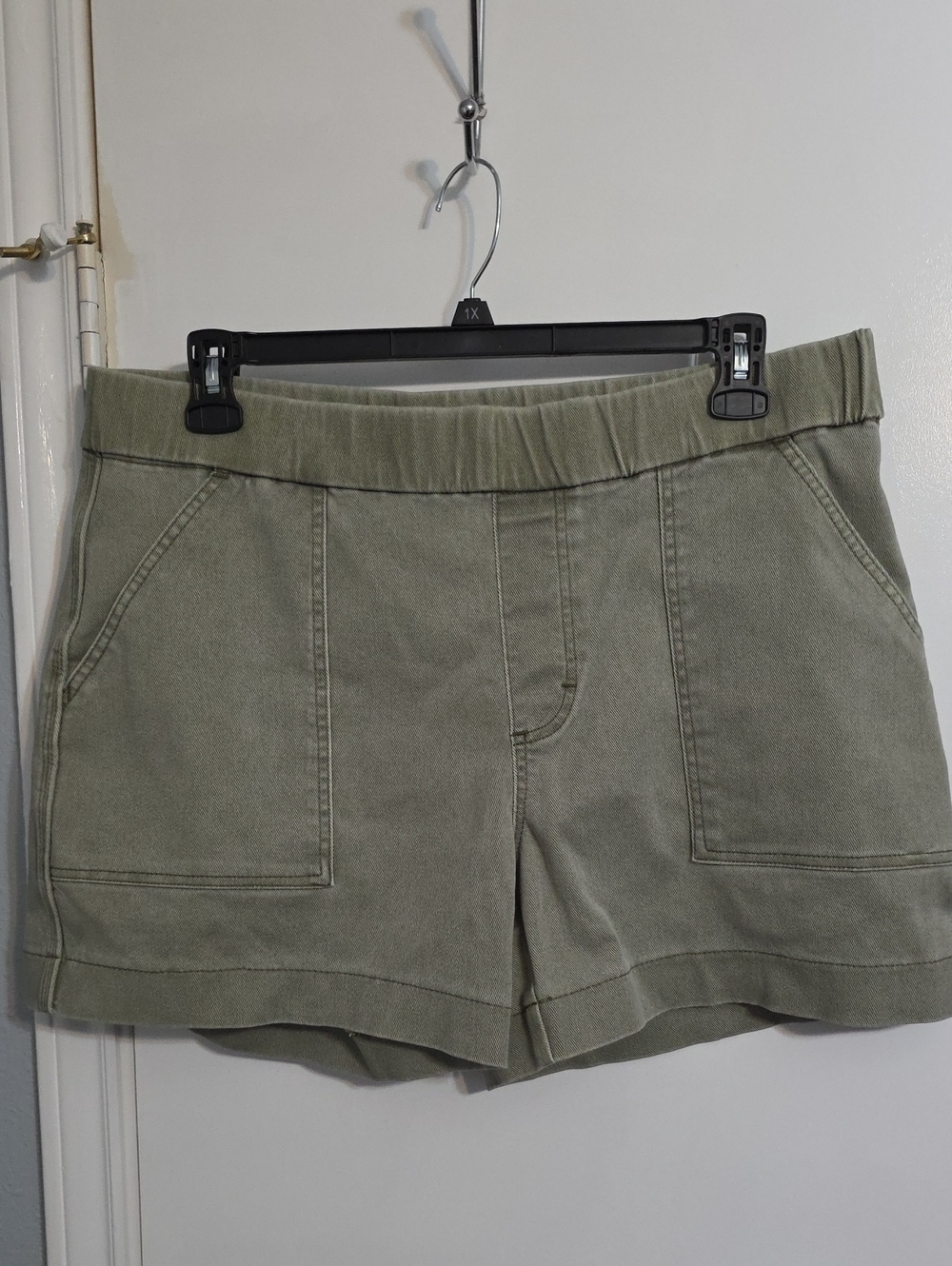 Lee Women's High Waist Shorts in Olive Green